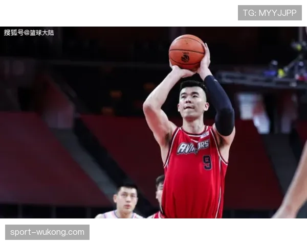 广东队高位策应联动内线 假投真传战术激活多点开花 广东队高位策应联动内线 假投真传战术激活多点开花